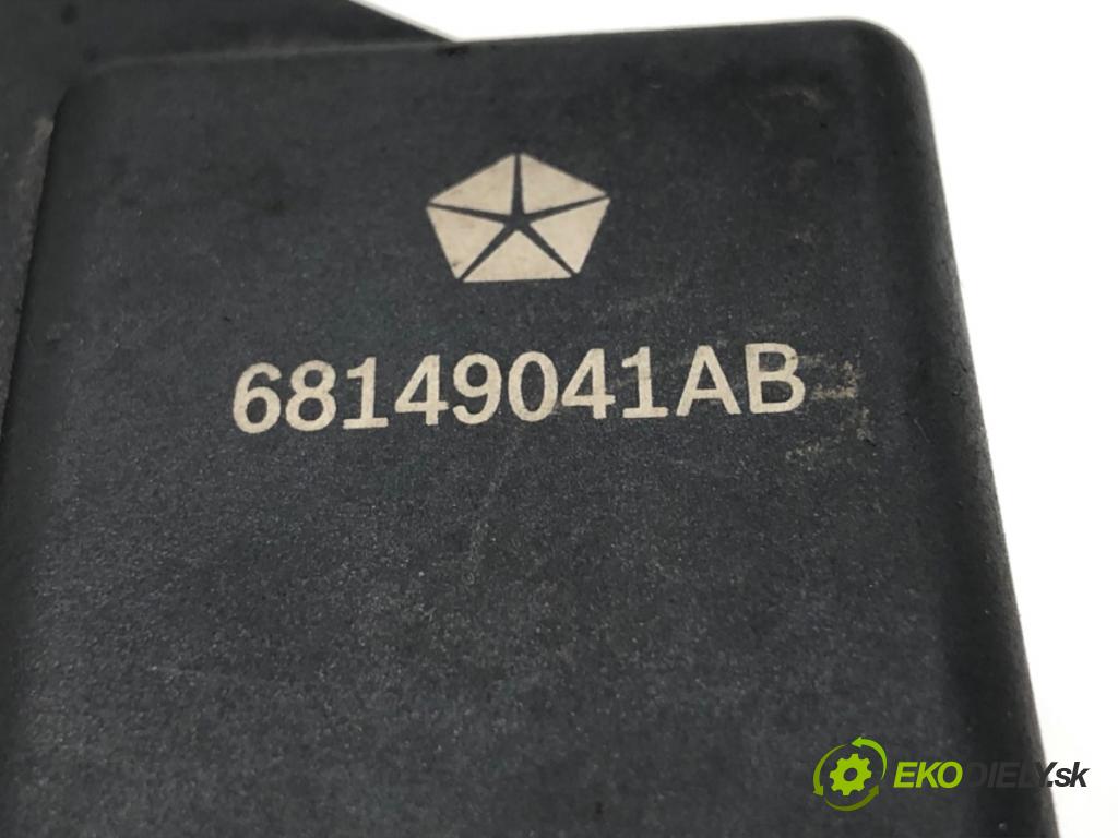 JEEP GRAND CHEROKEE WK SUV 2015 184 kW 3.0 CRD V6 4x4 2987 relé sviečok žhavenia 0281003117 (Relé)