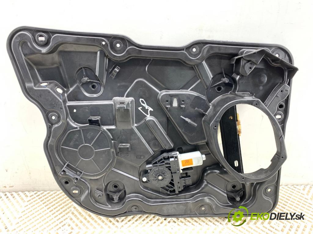 JEEP GRAND CHEROKEE WK SUV 2015 184 kW 3.0 CRD V6 4x4 2987 mechanismus okna levý přední část 68231063AD