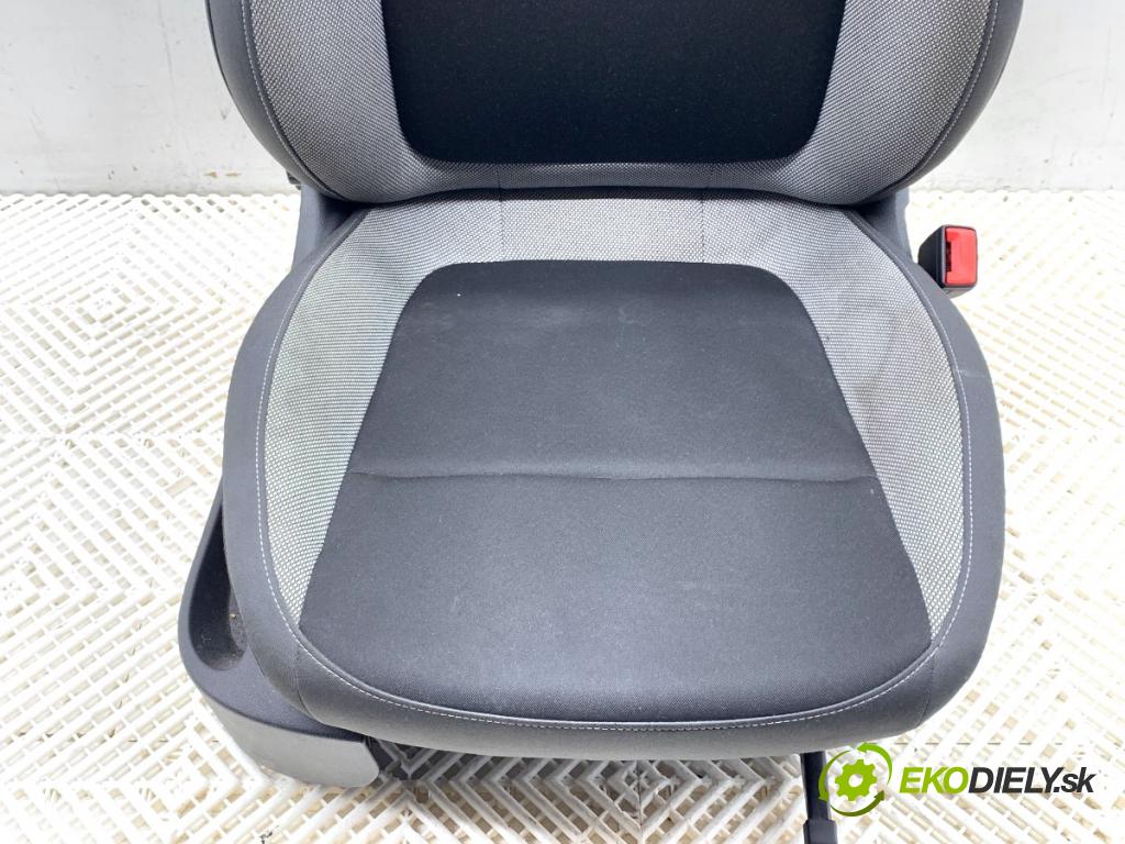 SKODA FABIA III Kombi 2017 77 kW 1.4 TDI 1422 sedadlo pravý přední část