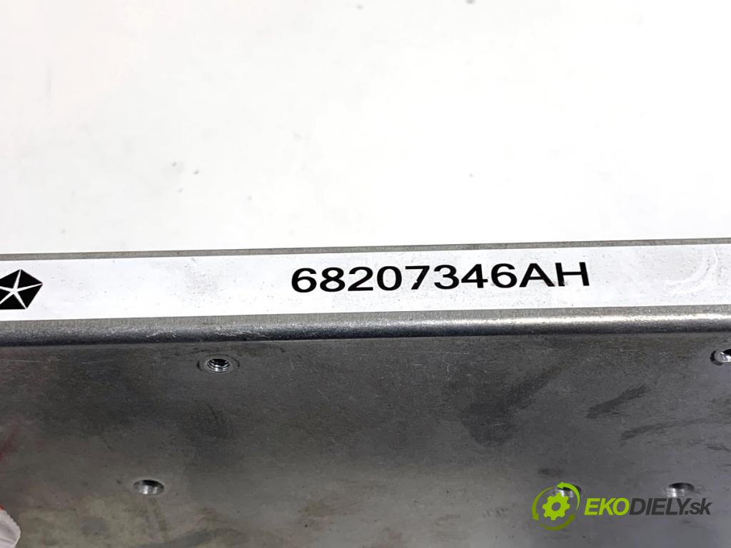 JEEP GRAND CHEROKEE WK SUV 2015 184 kW 3.0 CRD V6 4x4 2987 Zosilňovač 68207346AH (Zosilňovač)