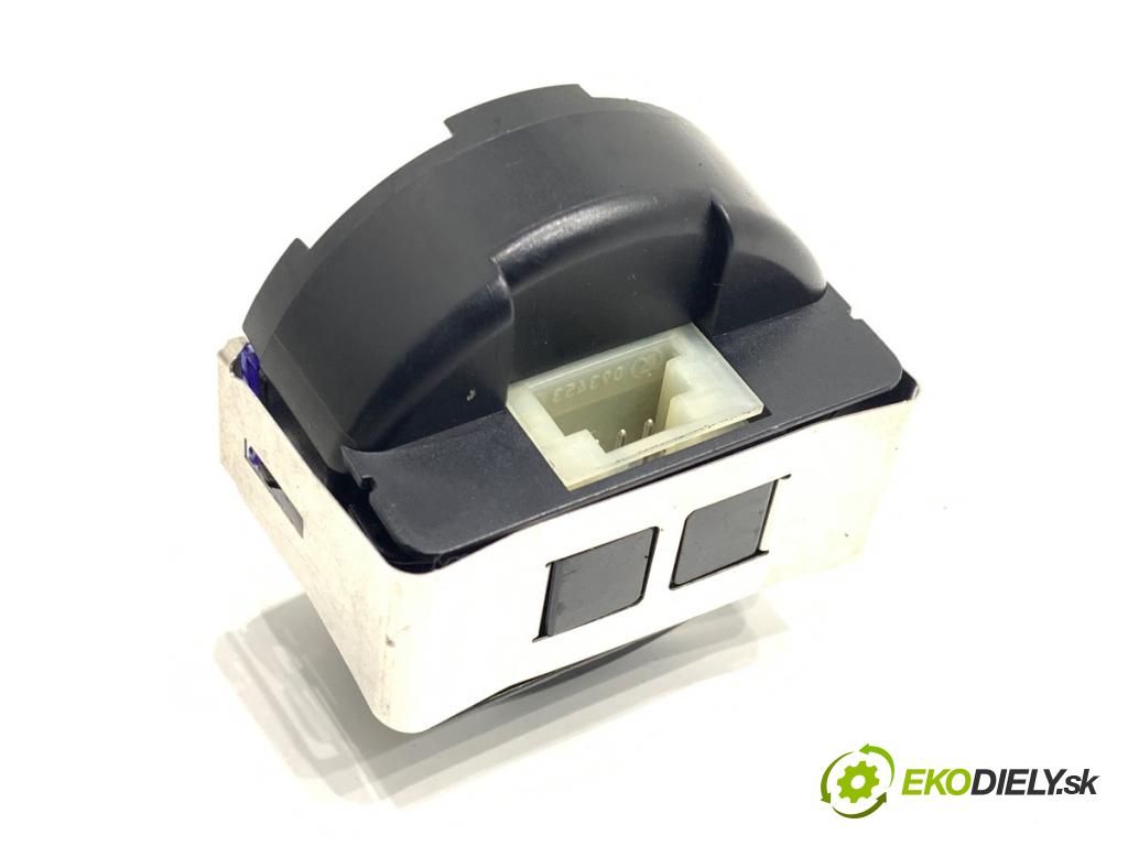 JEEP GRAND CHEROKEE WK SUV 2015 184 kW 3.0 CRD V6 4x4 2987 Snímač dažďa 68184876 (Snímač dažďa)