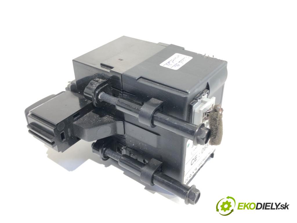 VOLVO S80 II sedan 2006 232 kW 4.4 V8 AWD 4414 spinačka 6G9N-11572-BG (Spínacia skrinka)