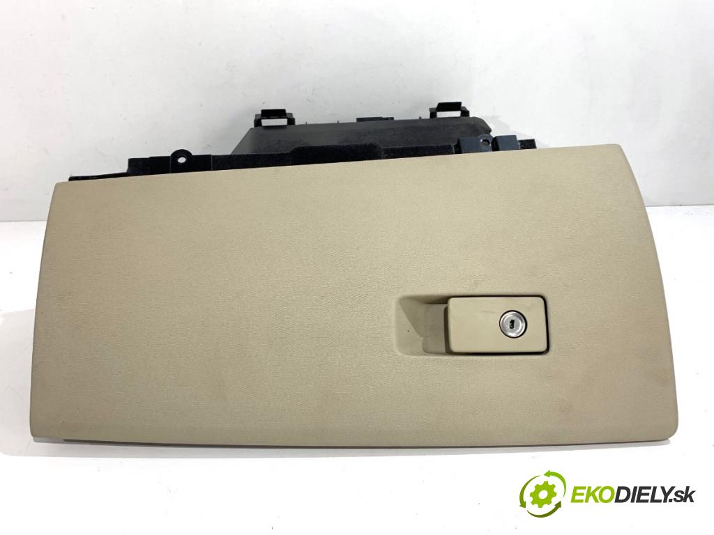 VOLVO S80 II sedan 2006 232 kW 4.4 V8 AWD 4414 přihrádka kastlík spolujezdce 30676278 (Přihrádka (kastlík))