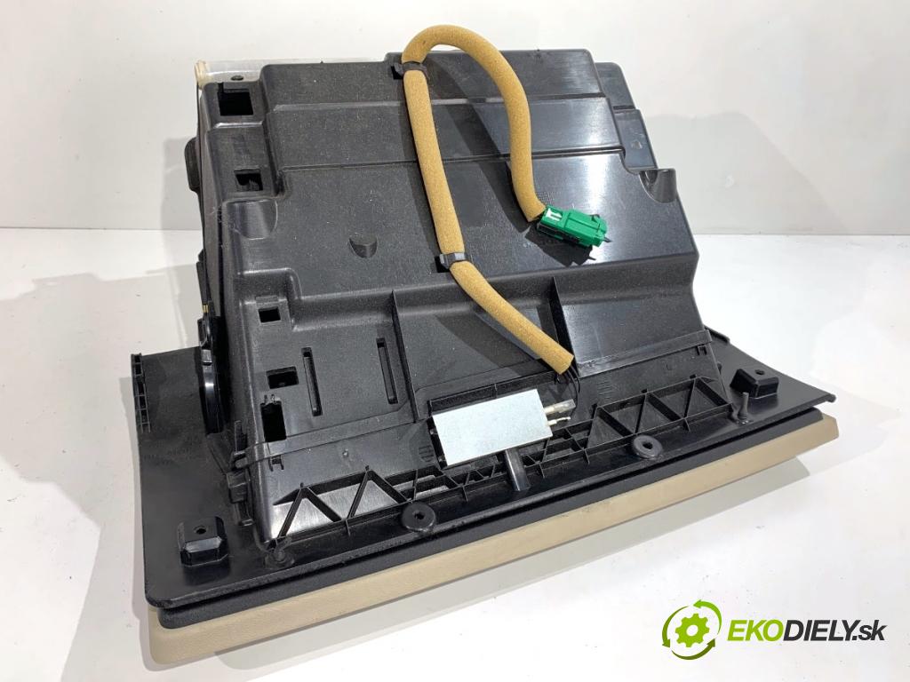 VOLVO S80 II sedan 2006 232 kW 4.4 V8 AWD 4414 přihrádka kastlík spolujezdce 30676278 (Přihrádka (kastlík))