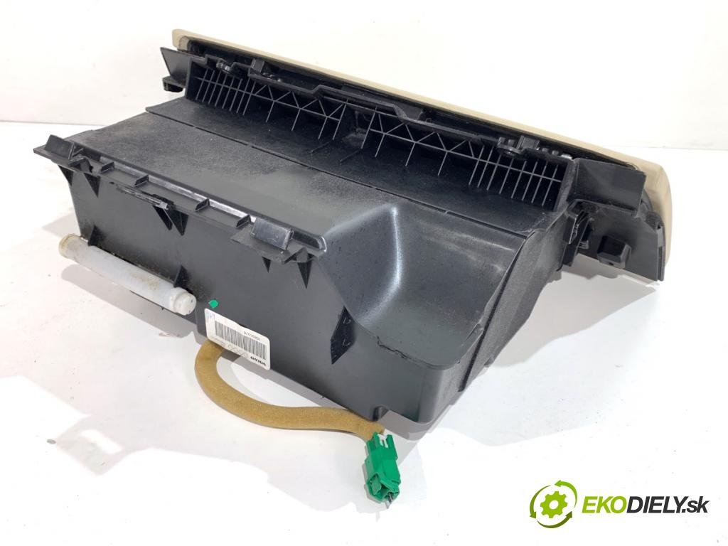 VOLVO S80 II sedan 2006 232 kW 4.4 V8 AWD 4414 přihrádka kastlík spolujezdce 30676278 (Přihrádka (kastlík))