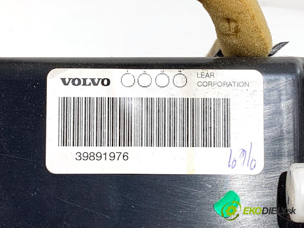 VOLVO S80 II sedan 2006 232 kW 4.4 V8 AWD 4414 přihrádka kastlík spolujezdce 30676278 (Přihrádka (kastlík))