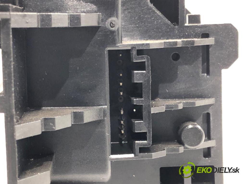 VOLVO S80 II sedan 2006 232 kW 4.4 V8 AWD 4414 Prepínač kombinovaný J6R3A (Prepínacie páčky pod volantom)