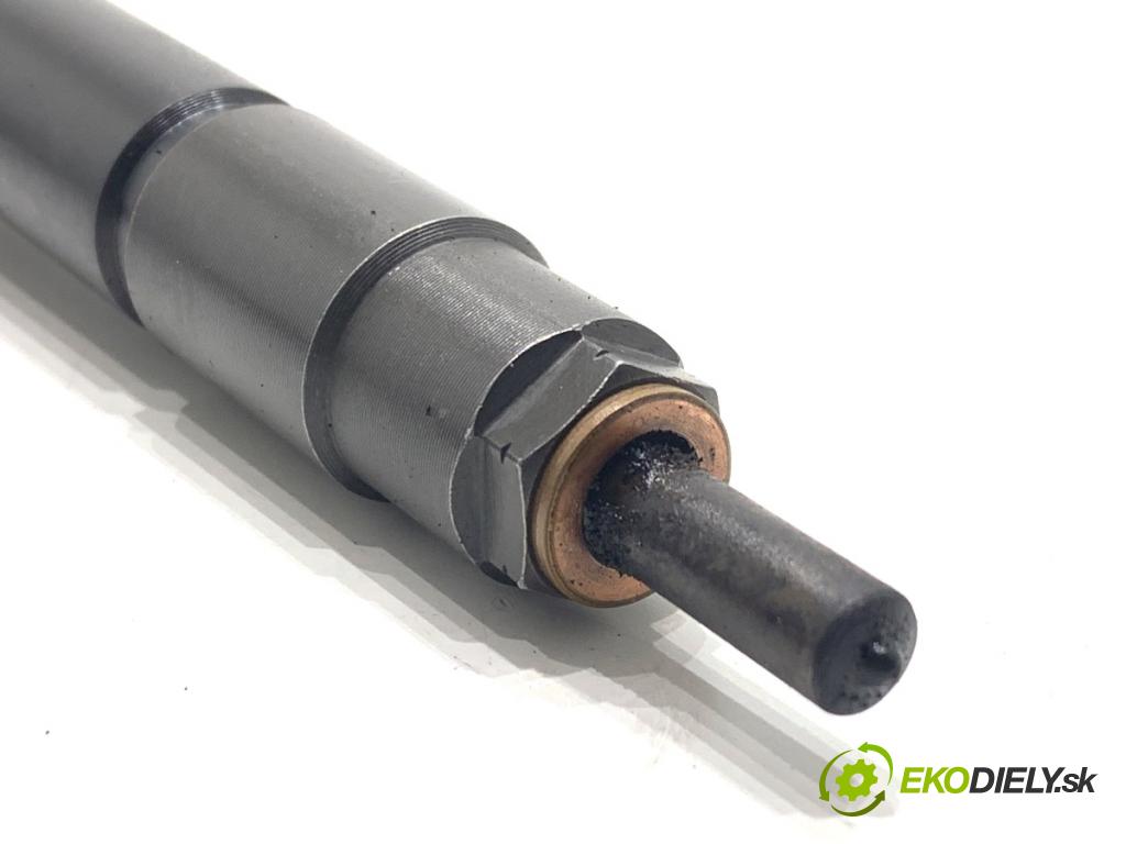 VOLVO V90 II Kombi 2018 110 kW D3 1969 vstřikovač VEA132370010CAA 31336878 (Vstřikovač paliva)