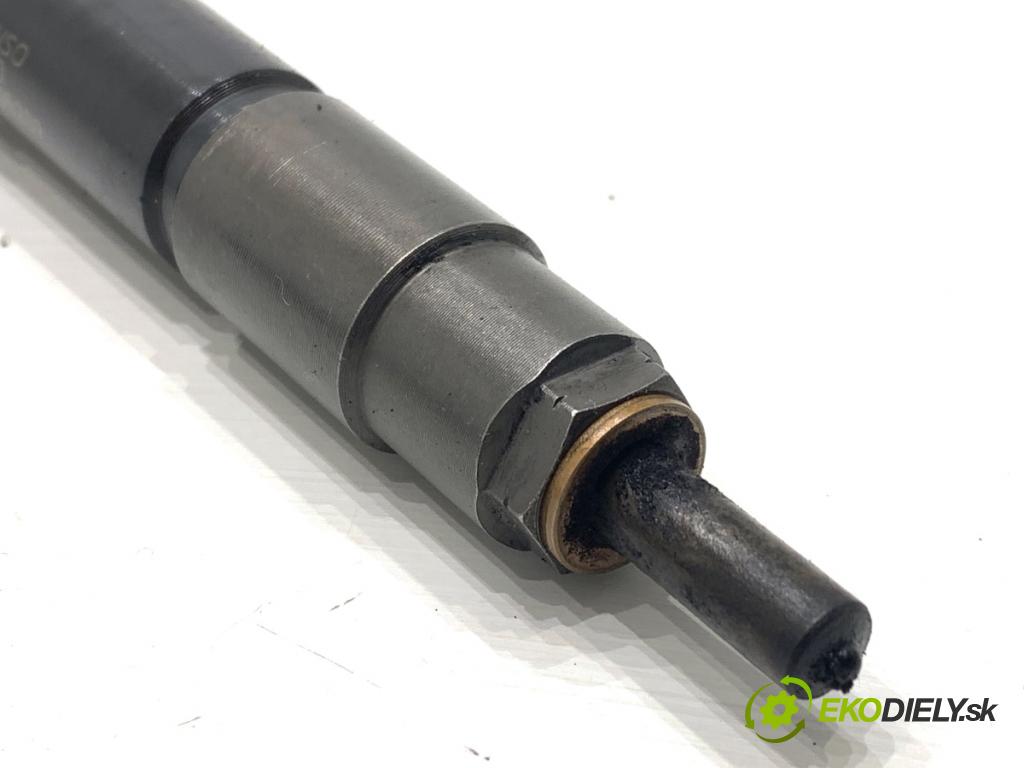 VOLVO V90 II Kombi 2018 110 kW D3 1969 vstřikovač VEA132370010CAA 31336878 (Vstřikovač paliva)