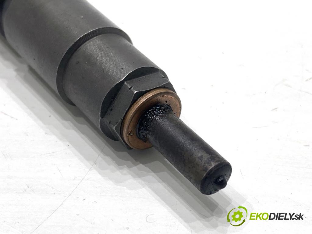 VOLVO V90 II Kombi 2018 110 kW D3 1969 vstřikovač VEA132370010CAA 31336878 (Vstřikovač paliva)