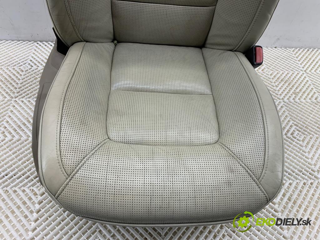 VOLVO S80 II sedan 2006 232 kW 4.4 V8 AWD 4414 Sedadlo pravy predný