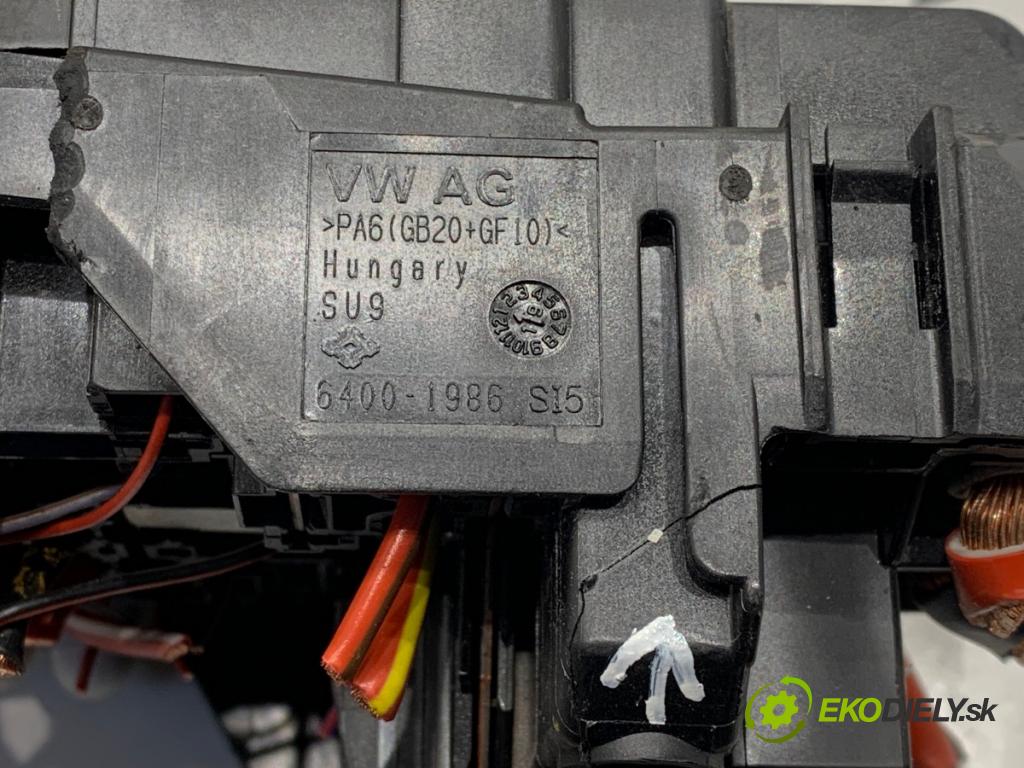 VW T-ROC SUV 2019 110 kW 2.0 TDI 1968 skříňka poistková 5Q0937125G (Pojistková skříňka)