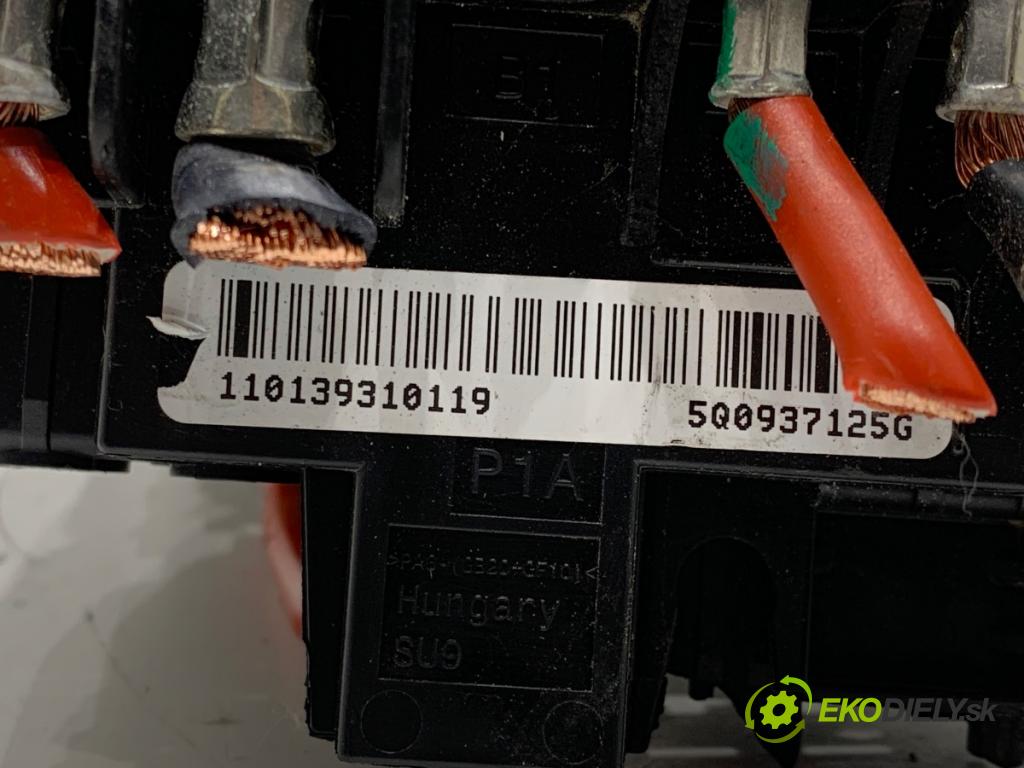 VW T-ROC SUV 2019 110 kW 2.0 TDI 1968 skříňka poistková 5Q0937125G (Pojistková skříňka)