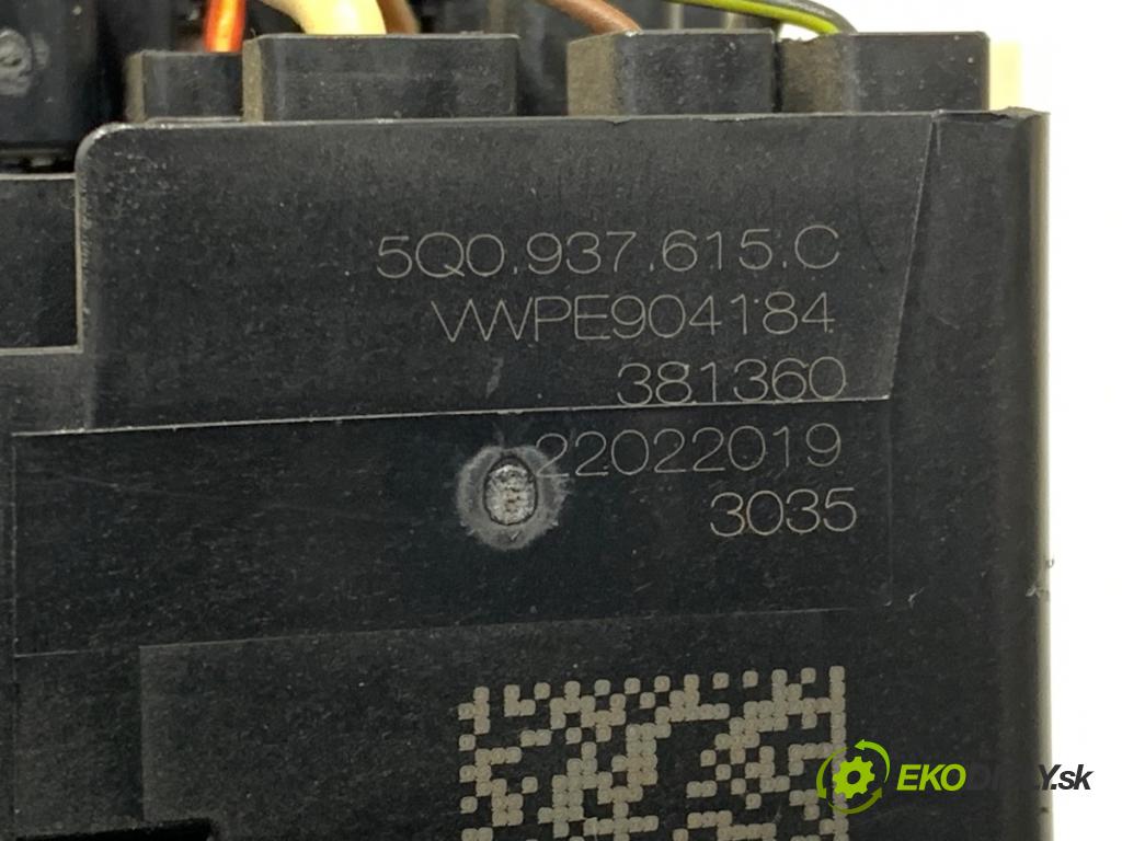 VW T-ROC SUV 2019 110 kW 2.0 TDI 1968 skříňka poistková 5Q0937615C (Pojistková skříňka)