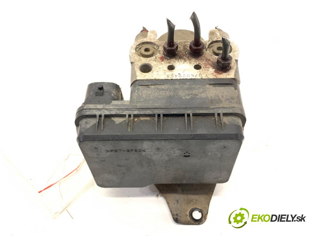 SUZUKI JIMNY III samochód terenowy zamknięty 2009 63 kW 1.5 DDiS 4x4 1461 pumpa ABS 133800-0250 (Pumpa ABS)