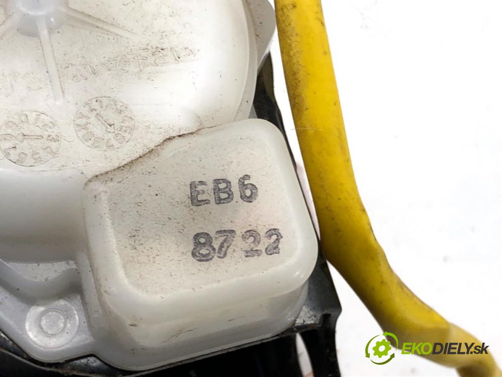 SUZUKI JIMNY III samochód terenowy zamknięty 2009 63 kW 1.5 DDiS 4x4 1461 držák bezpečnost levý přední část