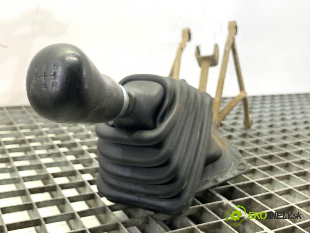 SUZUKI JIMNY III samochód terenowy zamknięty 2009 63 kW 1.5 DDiS 4x4 1461 Kulisa  (Rýchlostná páka (kulisa))