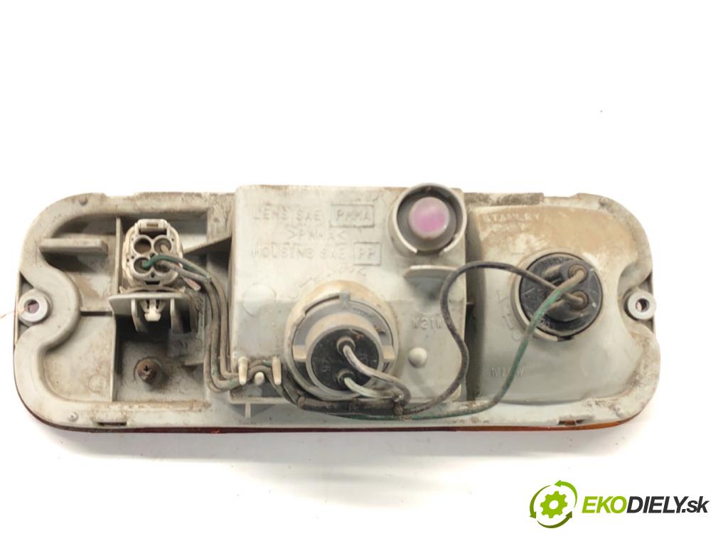 SUZUKI JIMNY III samochód terenowy zamknięty 2009 63 kW 1.5 DDiS 4x4 1461 světlo nárazníka levý zadní část