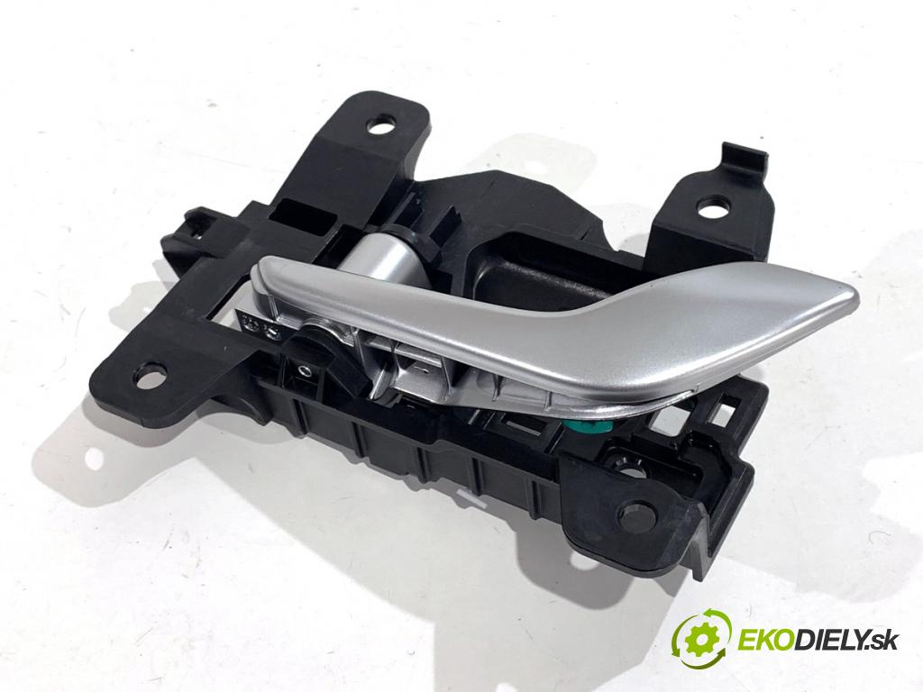 HYUNDAI KONA (SX2)  2025 150 kW EV   (n/d ccm / 150 kW / 204 KM) 0 Kľučka vnútorná ľavy zad 82613-BE010