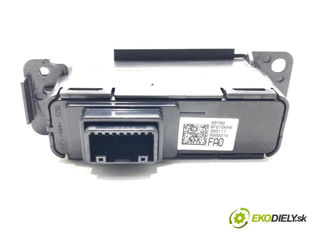 HYUNDAI KONA (SX2)  2025 150 kW EV   (n/d ccm / 150 kW / 204 KM) 0 Prepínač nastavenia svetiel 93700-BF070 (Prepínacie páčky pod volantom)