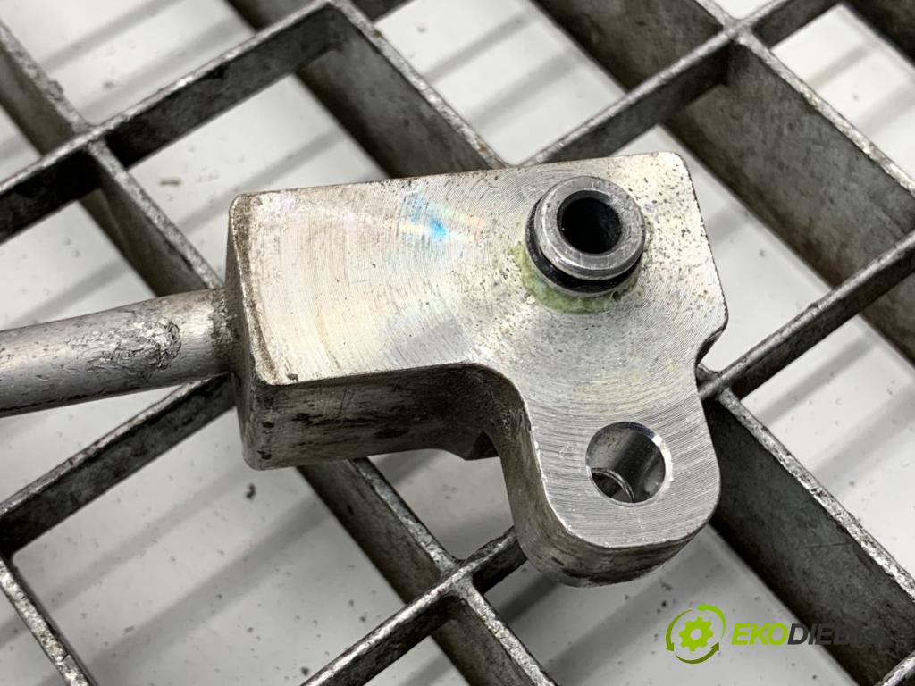 SUZUKI JIMNY III samochód terenowy zamknięty 2009 63 kW 1.5 DDiS 4x4 1461 rúrka klimatizace (Trubka klimatizace)