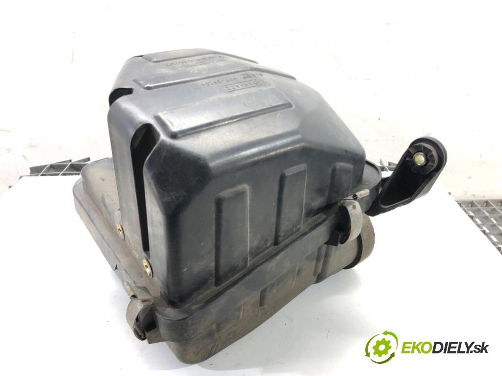 SUZUKI JIMNY III samochód terenowy zamknięty 2009 63 kW 1.5 DDiS 4x4 1461 Obal filtra vzduchu 84A-A02 (Obal vzduchového filtra)