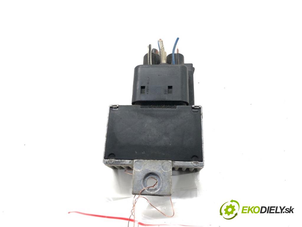 SUZUKI JIMNY III samochód terenowy zamknięty 2009 63 kW 1.5 DDiS 4x4 1461 relé svíček žhavení 7700115078 (Relé)