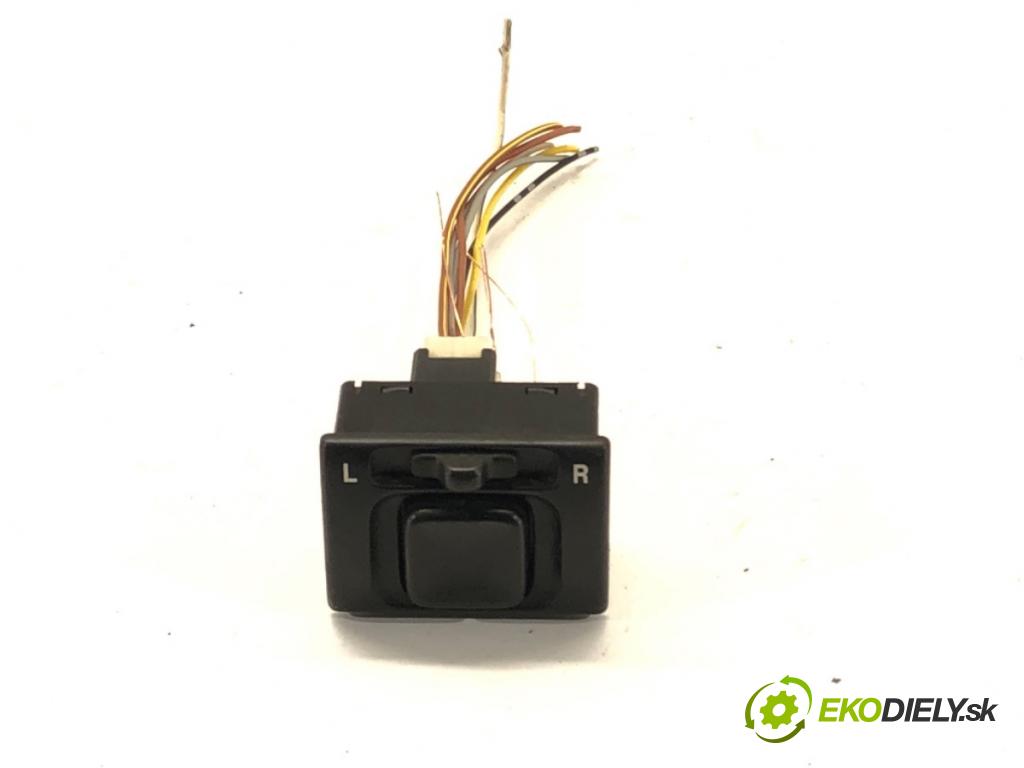 SUZUKI JIMNY III samochód terenowy zamknięty 2009 63 kW 1.5 DDiS 4x4 1461 Prepínač nastavenia spätných zrkadiel  (Prepínacie páčky pod volantom)