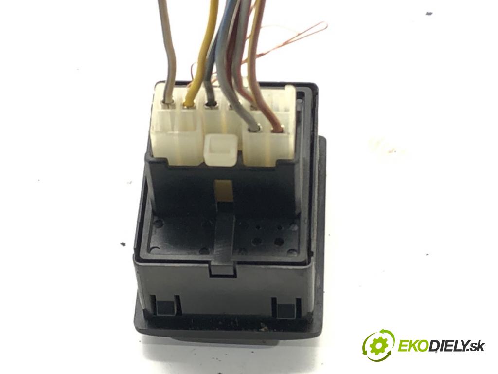 SUZUKI JIMNY III samochód terenowy zamknięty 2009 63 kW 1.5 DDiS 4x4 1461 Prepínač nastavenia spätných zrkadiel  (Prepínacie páčky pod volantom)