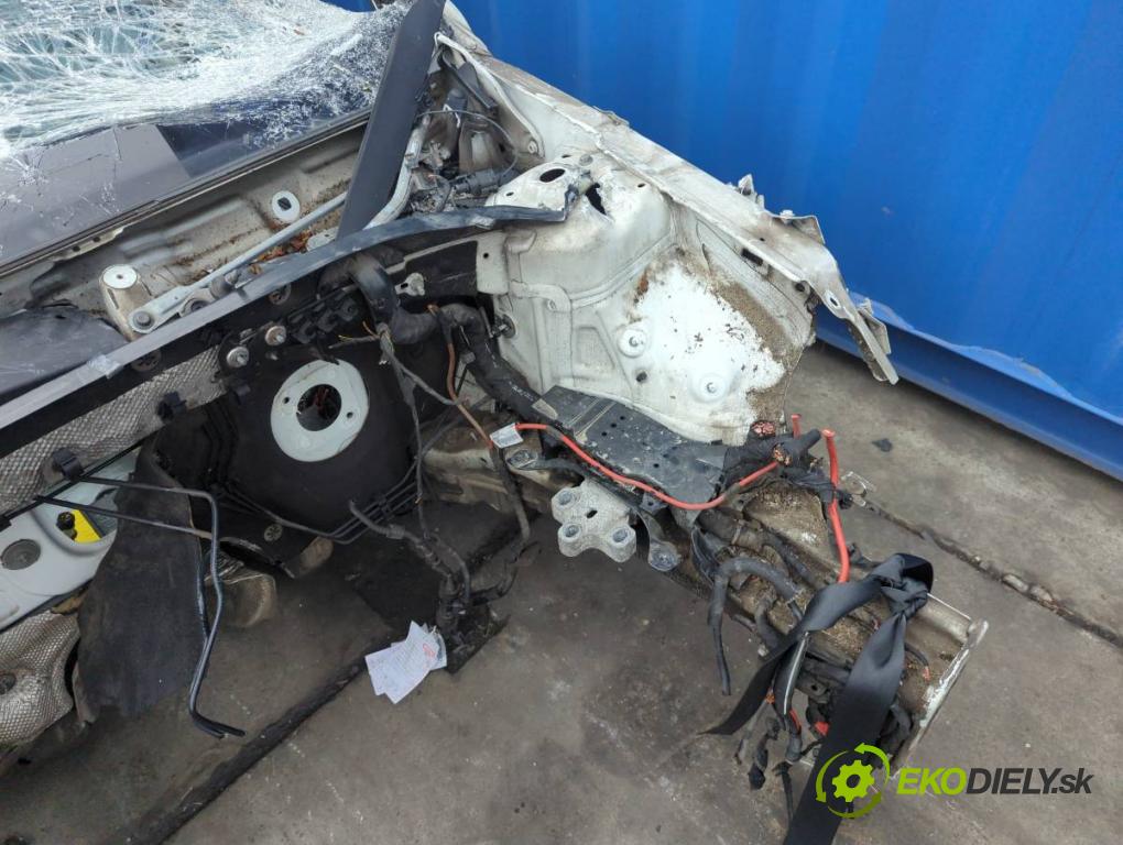 VW PASSAT B8 Kombi 2016 140 kW 2.0 TDI 1968 KAROSERIA ČTVRŤÁK blatník zadní část levý pravý práh střecha PODŁUŻNICA levý pravý