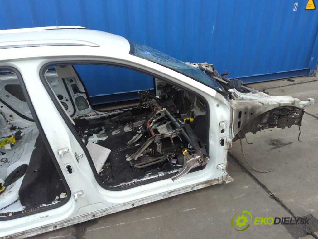 VW PASSAT B8 Kombi 2016 140 kW 2.0 TDI 1968 KAROSERIA ČTVRŤÁK blatník zadní část levý pravý práh střecha PODŁUŻNICA levý pravý
