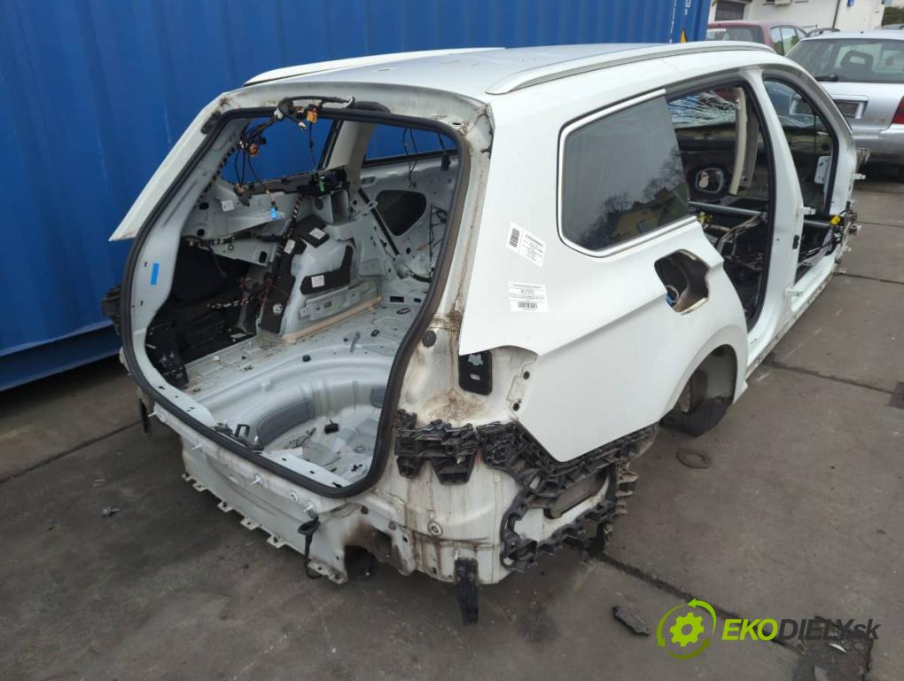 VW PASSAT B8 Kombi 2016 140 kW 2.0 TDI 1968 KAROSERIA ČTVRŤÁK blatník zadní část levý pravý práh střecha PODŁUŻNICA levý pravý