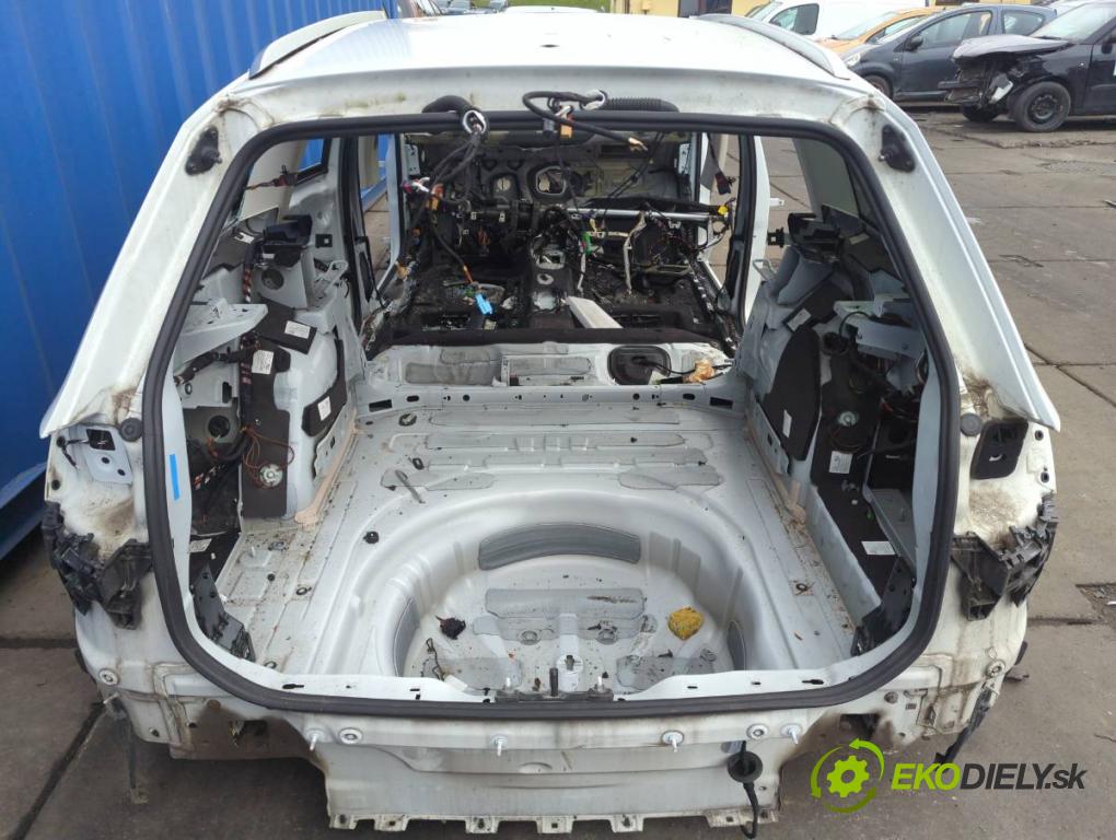 VW PASSAT B8 Kombi 2016 140 kW 2.0 TDI 1968 KAROSERIA ČTVRŤÁK blatník zadní část levý pravý práh střecha PODŁUŻNICA levý pravý