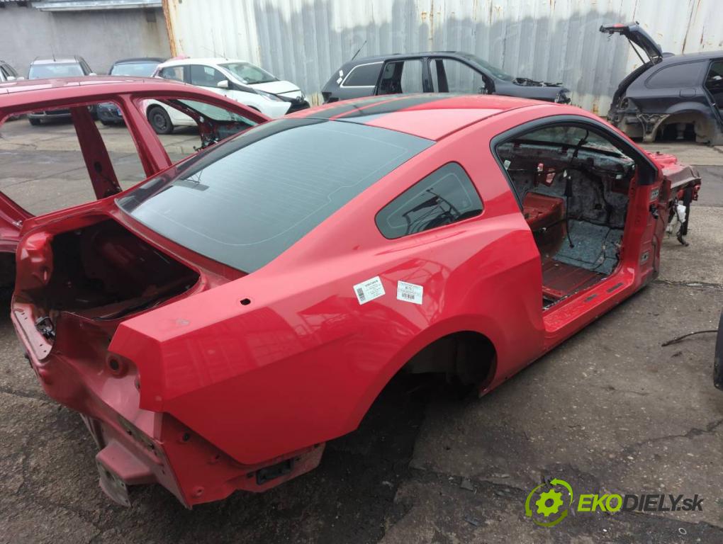 FORD USA MUSTANG V coupe 2014 227 kW 3.7 3726 KAROSERIA ČTVRŤÁK blatník zadní část levý pravý práh střecha PODŁUŻNICA levý pravý