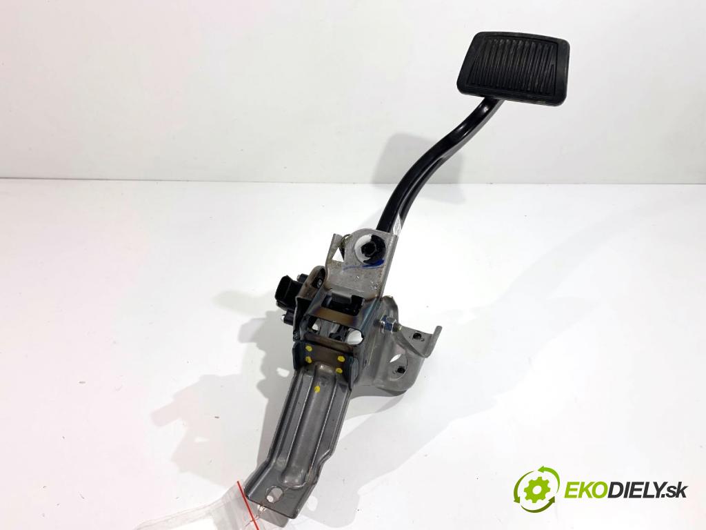HYUNDAI KONA (SX2)  2025 150 kW EV   (n/d ccm / 150 kW / 204 KM) 0 pedal brzdy 32800-HF100