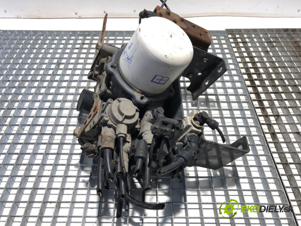 VOLVO FH II Platforma / podwozie 2015 368 kW 500 368 kW [500 KM] olej napędowy 2017 - 2022 12777 Kondenzátor, susič vzduchu 22358797 (Klimatizácia ostatné)