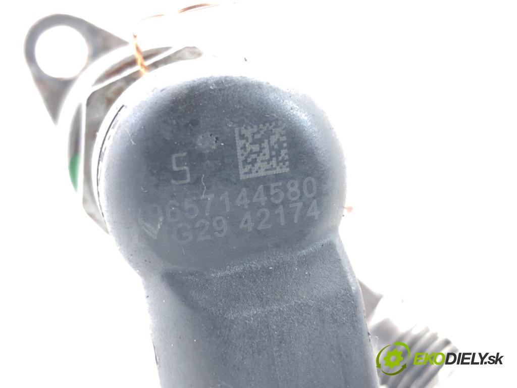 FORD KUGA I SUV 2008 100 kW 2.0 TDCi 1997 vstrekovač 9657144580 (Vstrekovač paliva)