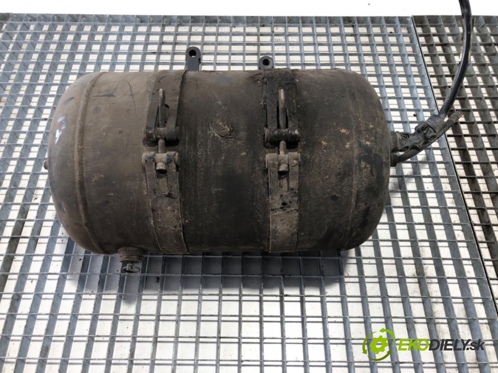 VOLVO FH II Platforma / podwozie 2015 368 kW 500 368 kW [500 KM] olej napędowy 2017 - 2022 12777 Nádržka vzduchu 21187789 (Obal vzduchového filtra)