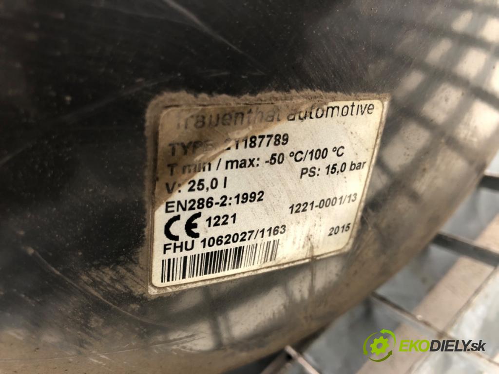 VOLVO FH II Platforma / podwozie 2015 368 kW 500 368 kW [500 KM] olej napędowy 2017 - 2022 12777 nádržka vzduchu 21187789 (Kryt vzduchového filtru)