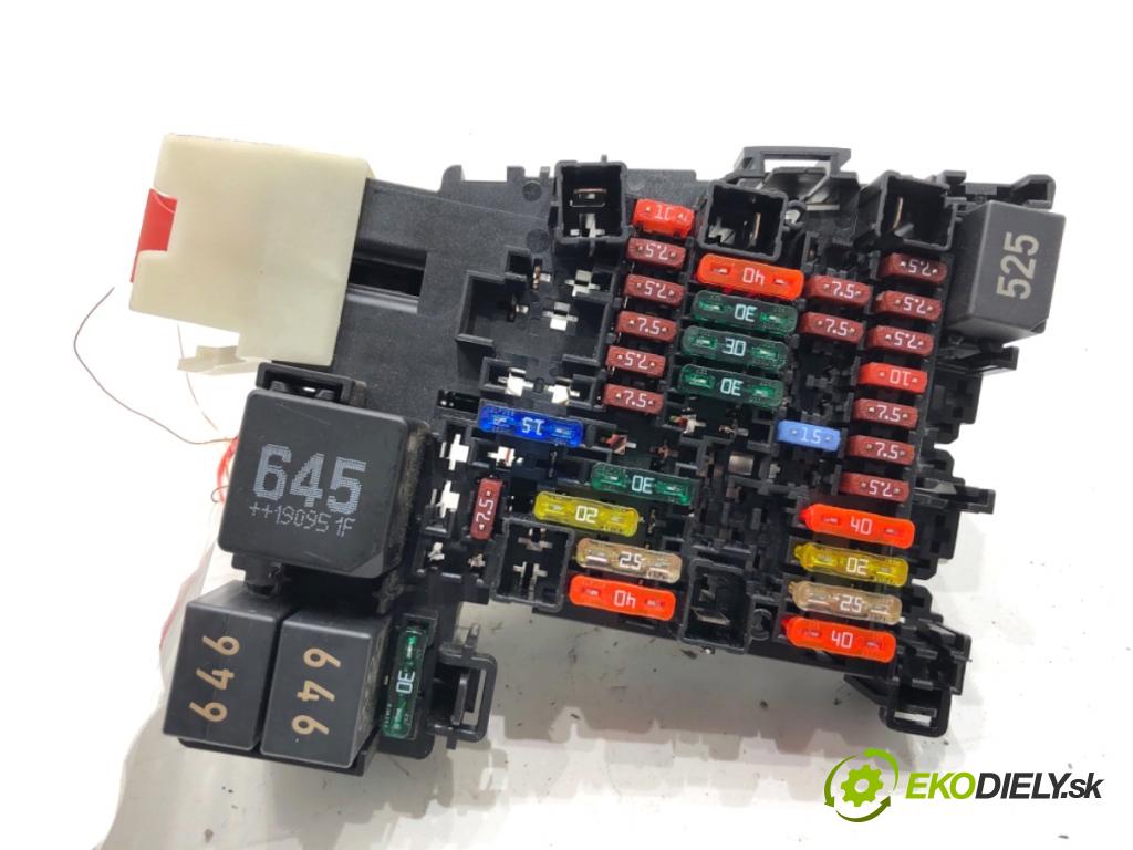 VW T-ROC SUV 2019 110 kW 1.5 TSI 1495 skříňka poistková 5Q0937615C (Pojistková skříňka)