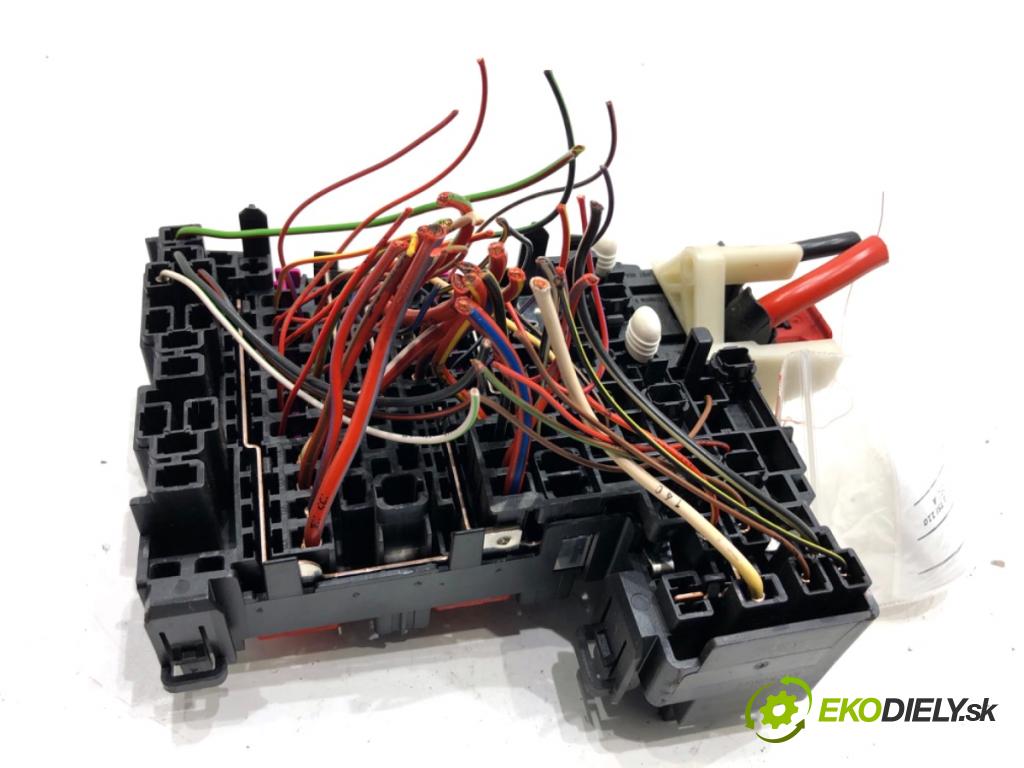 VW T-ROC SUV 2019 110 kW 1.5 TSI 1495 skříňka poistková 5Q0937615C (Pojistková skříňka)