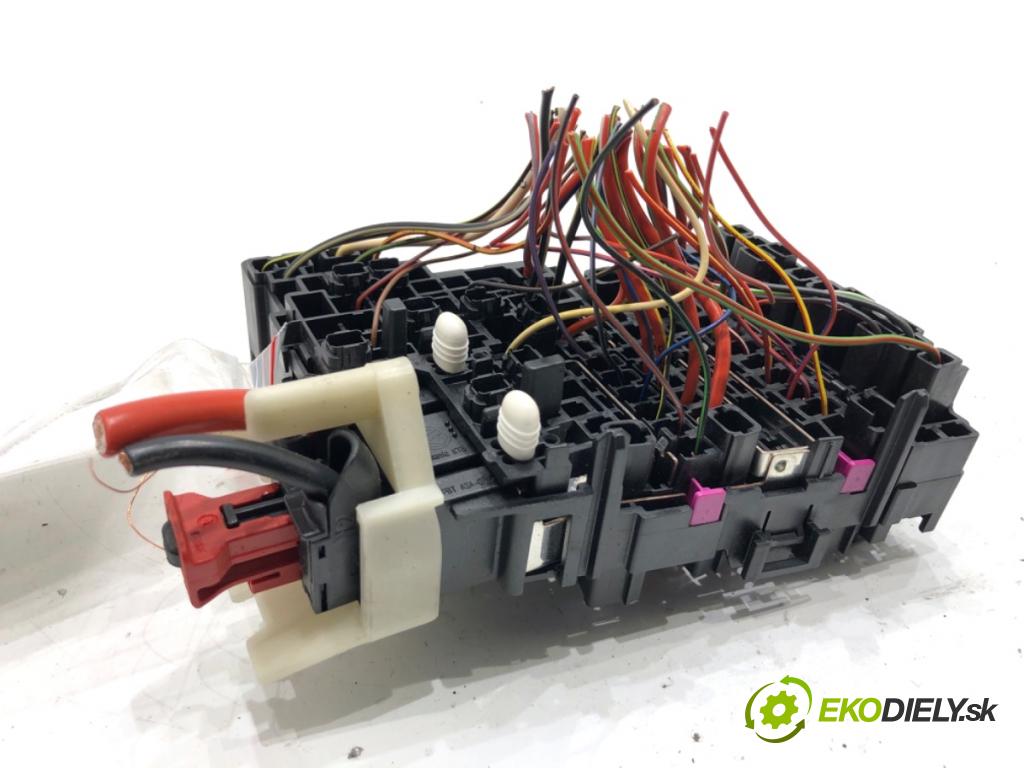 VW T-ROC SUV 2019 110 kW 1.5 TSI 1495 skříňka poistková 5Q0937615C (Pojistková skříňka)