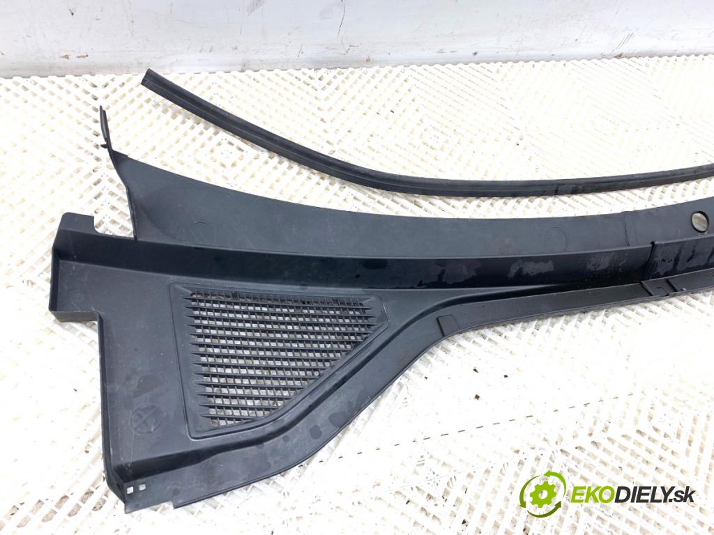 VW T-ROC SUV 2019 110 kW 1.5 TSI 1495 torpédo plast pod čelní okno  (Plast pod čelním sklem)