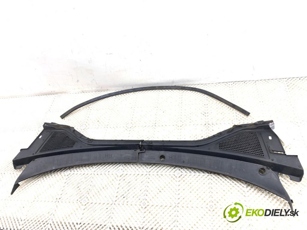 VW T-ROC SUV 2019 110 kW 1.5 TSI 1495 torpédo plast pod čelní okno  (Plast pod čelním sklem)