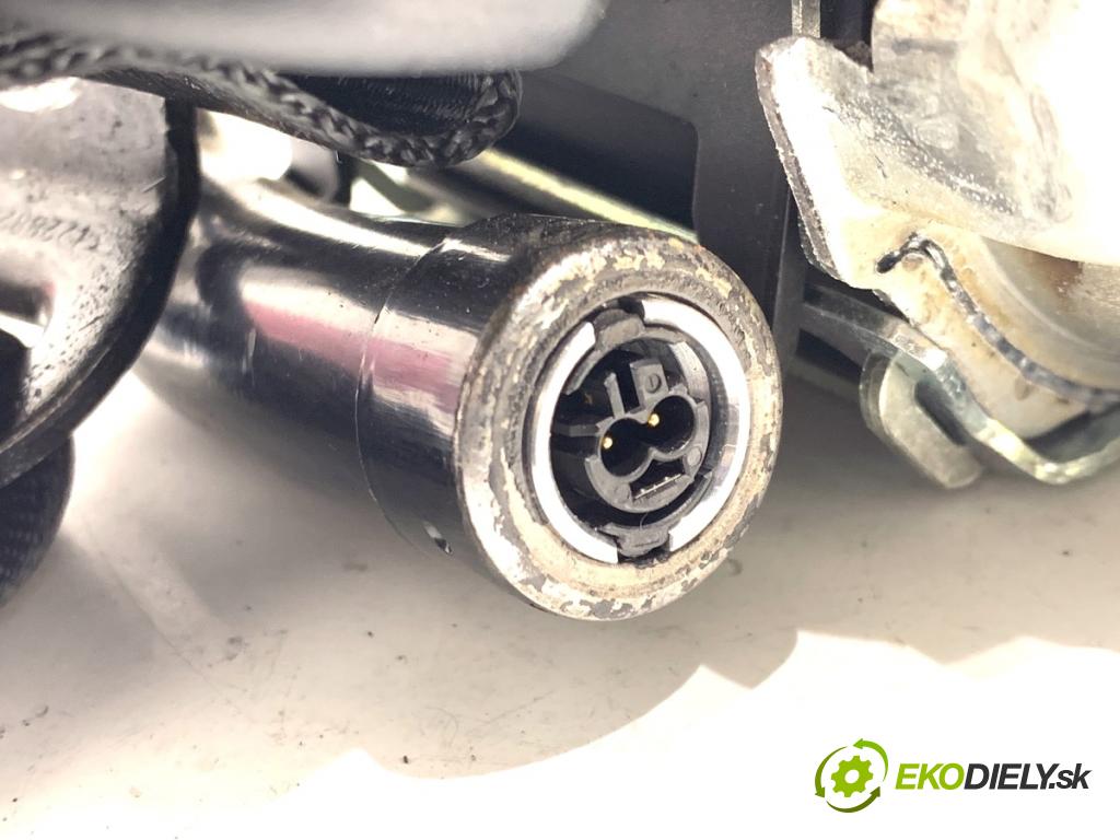 VW T-ROC SUV 2019 110 kW 1.5 TSI 1495 Držiak BEZPEČNOSŤ ľavy zad