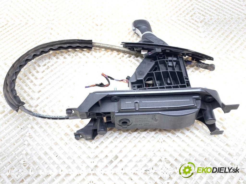 VW T-ROC SUV 2019 110 kW 1.5 TSI 1495 Kulisa 5Q0713061A (Rýchlostná páka (kulisa))