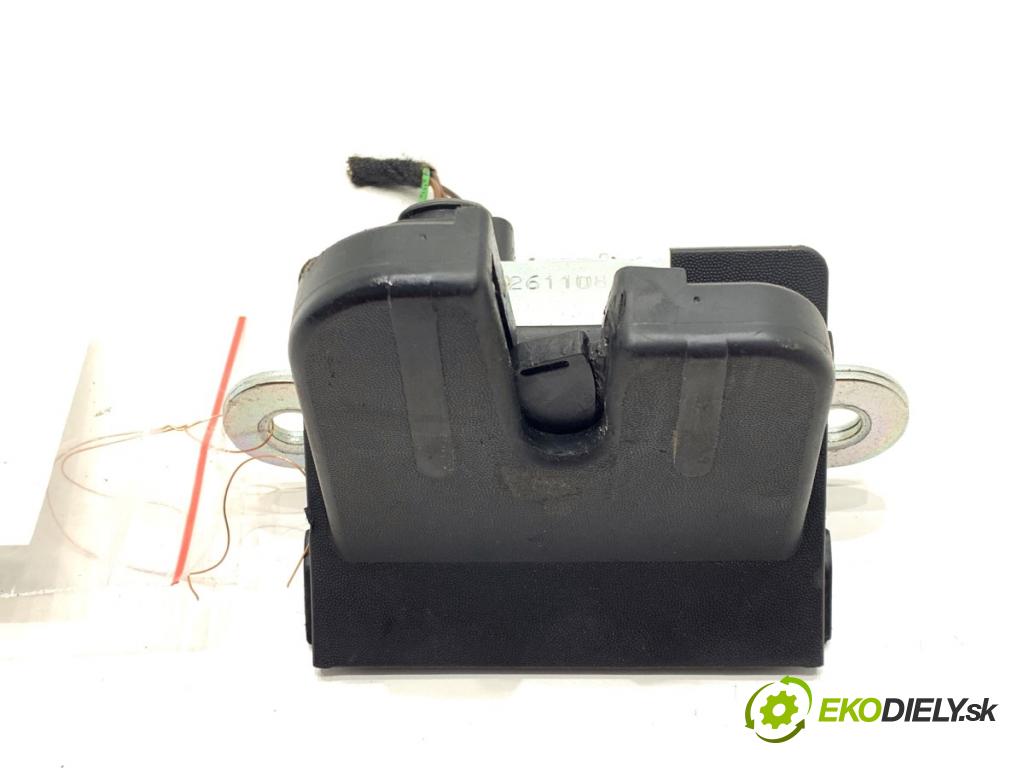 SEAT IBIZA IV liftback 2009 63 kW 1.4 1390 zámok dveří zadní část