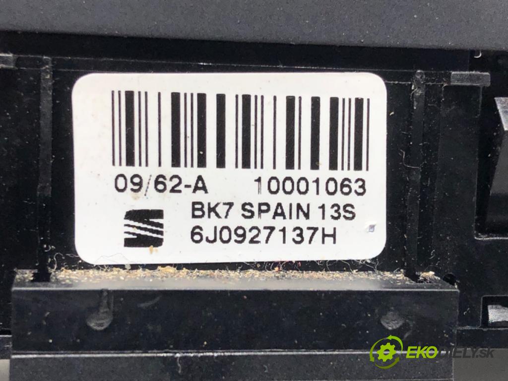 SEAT IBIZA IV liftback 2009 63 kW 1.4 1390 Spínač svetiel výstražných (núdzových) 6J0927137H (Prepínacie páčky pod volantom)