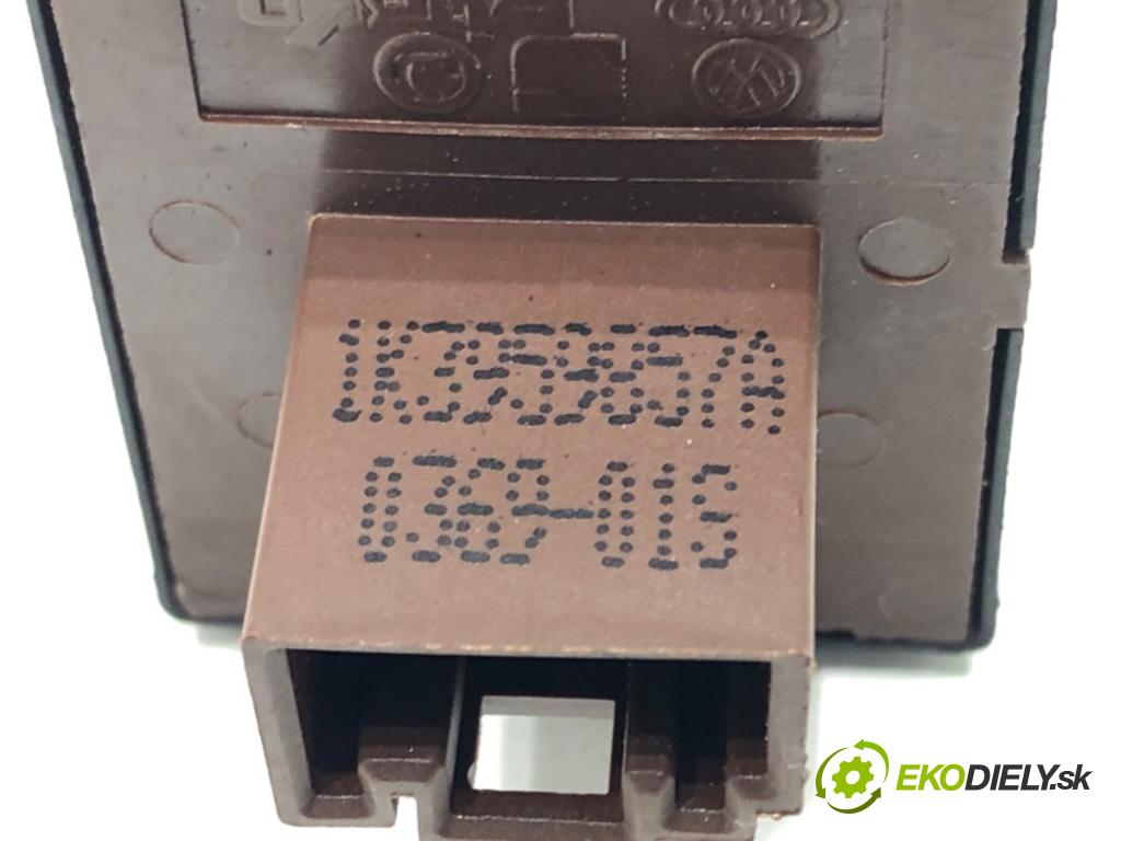 SEAT IBIZA IV liftback 2009 63 kW 1.4 1390 Prepínač okien 1K3959857A (Prepínacie páčky pod volantom)