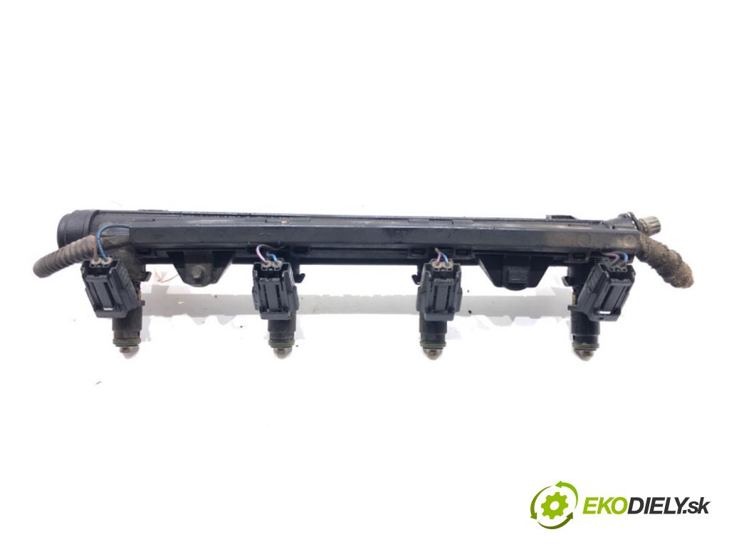 SEAT IBIZA IV liftback 2009 63 kW 1.4 1390 lišta vstřikovací 036133319BT (Vstřikovací lišta)